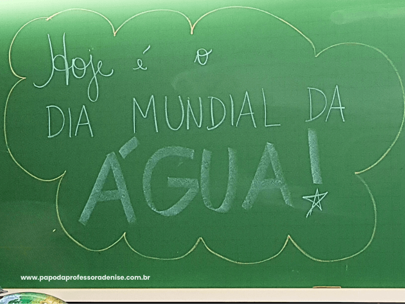 Dia da Água na Escola: Lousa com frase Dia Mundial da Água educação infantil anos iniciais